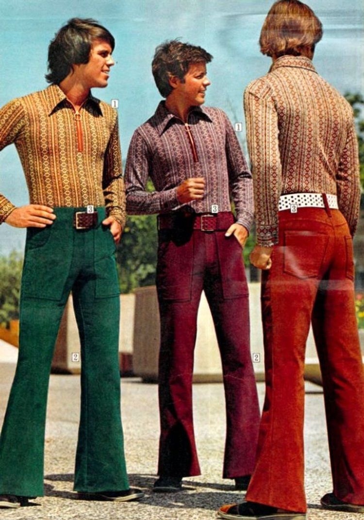 Мужчины 70 х годов. 70е 80е мода мужчины. Штаны клеш 70е. Брюки клеш 70-е. 70е годы мода мужская Англия.
