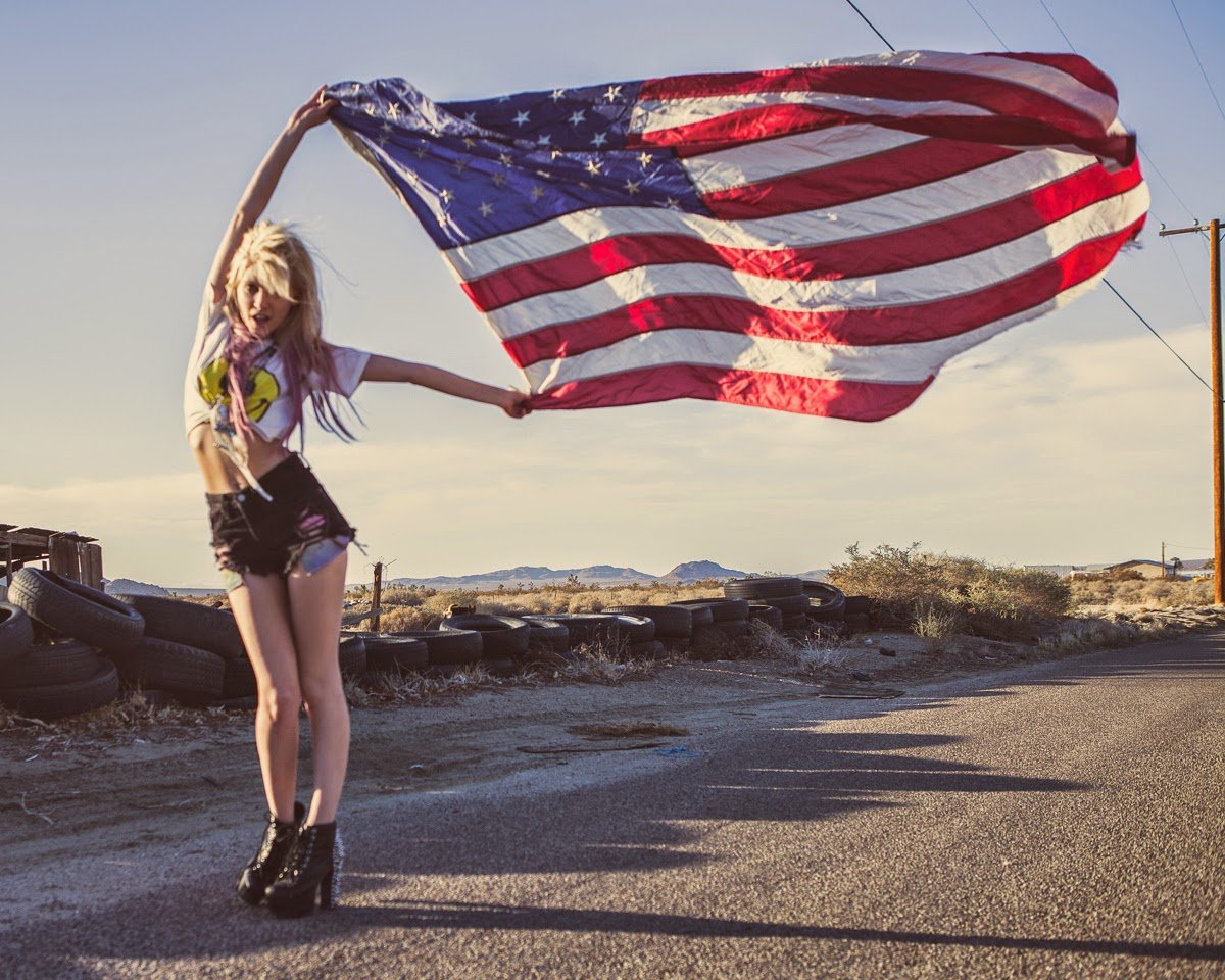 Usa герл. Девушка с флагом. Американские девушки. Красивые девушки США. Девушка с флагом США.