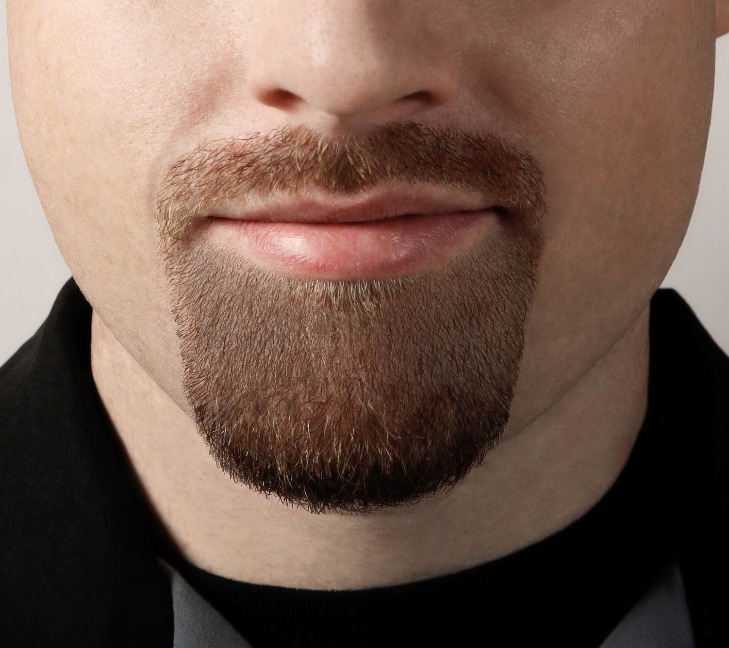 Небольшая бородка. Окантовка бороды эспаньолка. Стрижка бороды эспаньолка. Борода козлиная бородка. Борода эспаньолка Седая.
