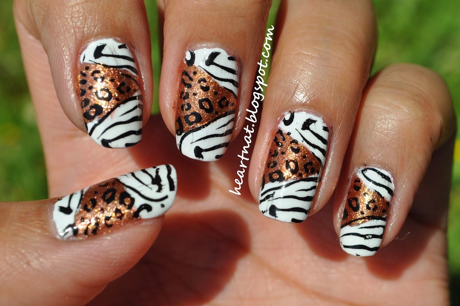 Тигровые ногти дизайн. Тигровые ногти. Дизайн ногтей тигровый. Тигр на ногтях. Принт тигра на ногтях.