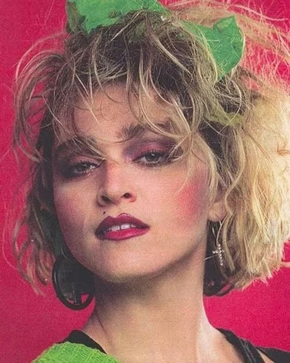 Прически 90х. Мадонна макияж 80. Мадонна 1980. Мадонна в 90 макияж. Макияж 80х годов в Америке.