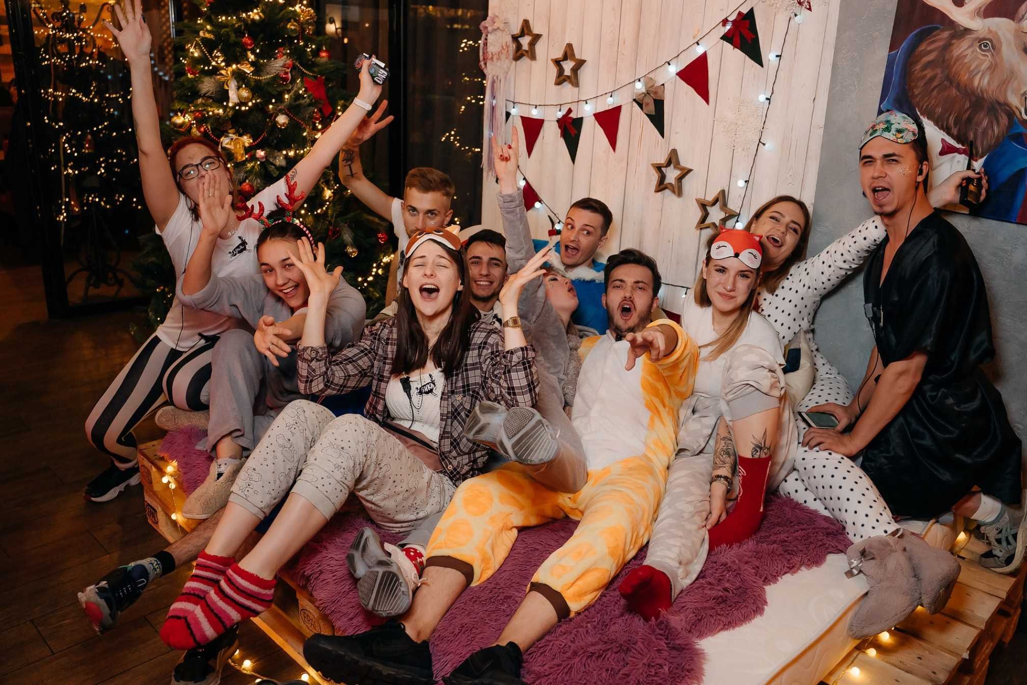 Новый год можно отметить. Вечеринка в пижамах. Тематическая вечеринка в стиле. Вечеринка в пижамном стиле. Тематические новогодние вечеринки.