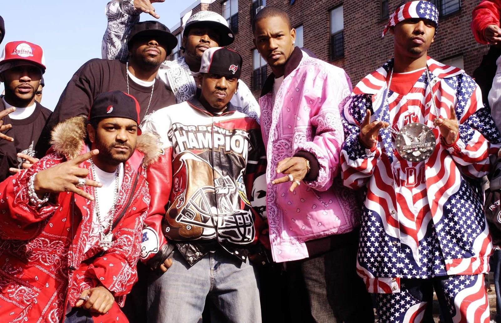 Разные рэпы. РЭПЕРЫ субкультура 2000. Хип хоп стиль в Америке 90е. Хип хоп США 90е. Хип хоп культура одежда 2000 Америка.