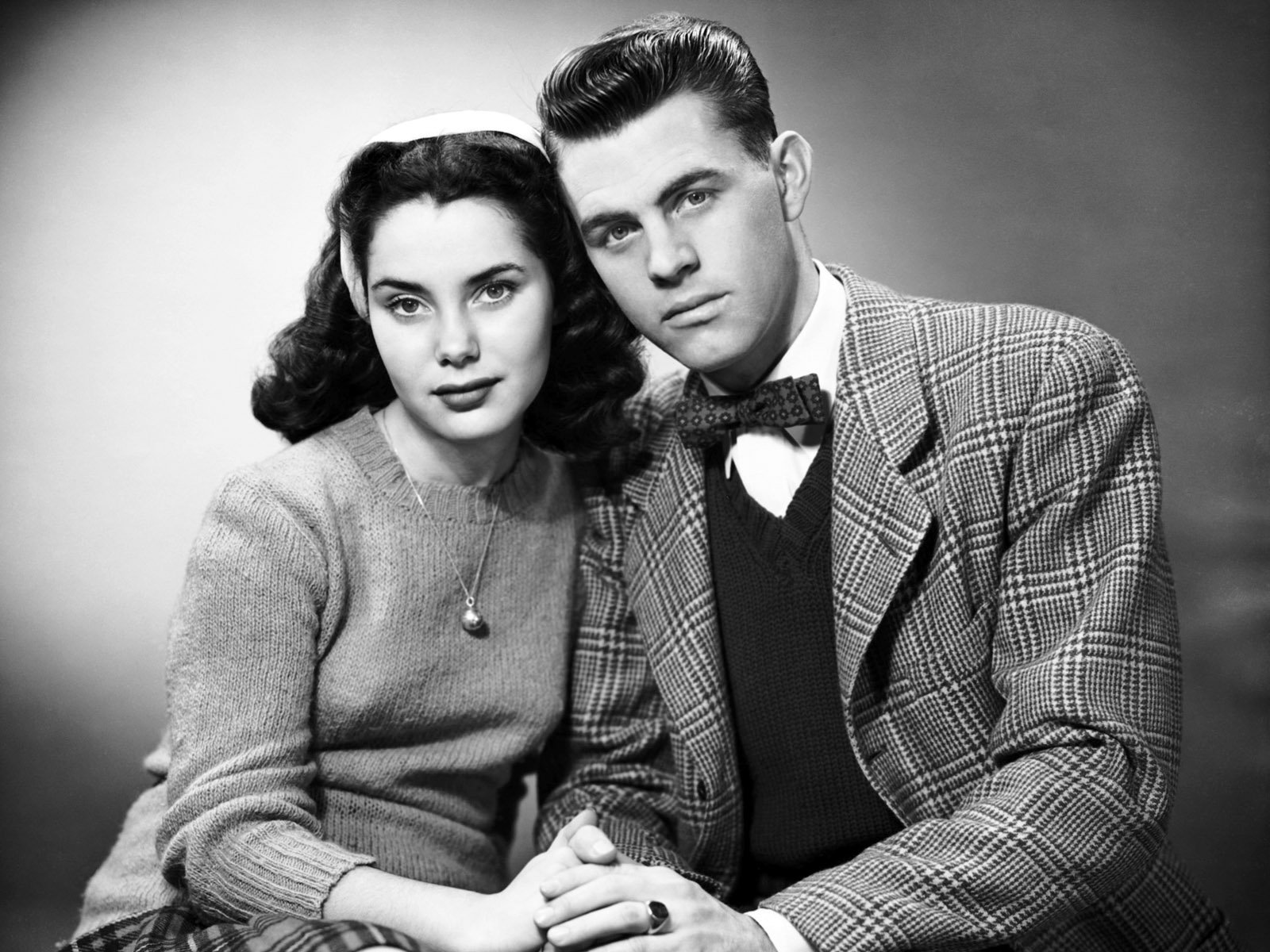 Пар 50 история. Пары в стиле ретро. Мужчина и женщина ретро. Фотопортрет в стиле ретро. Фотосессия в стиле 50-х годов.