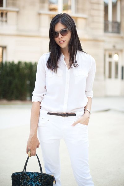 Белые джинсы с белой блузкой