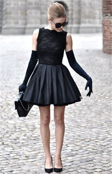 Маленькое черное платье с пышной юбкой