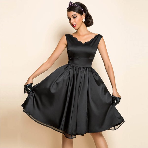 Черное платье в стиле ретро
