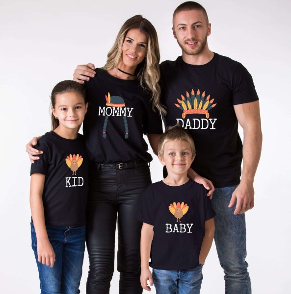 Фотосессия семьи в футболках