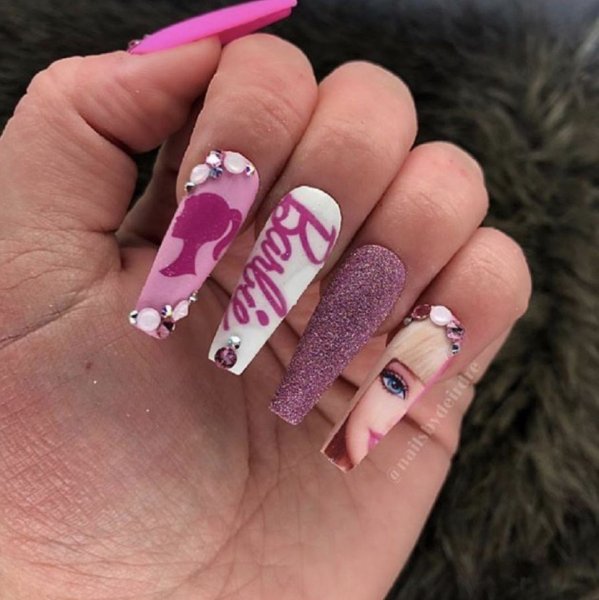 Ногти Барби розовые