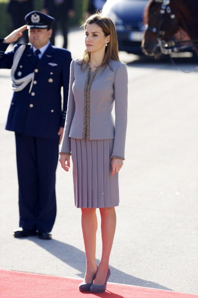 Королева Летиция стиль одежды 2020