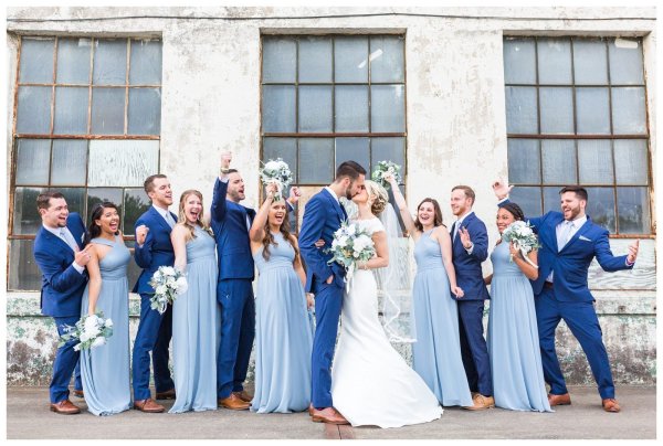 Свадьба в синем цвете жених