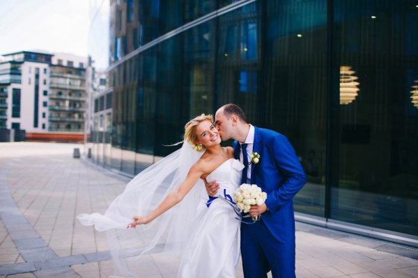 Жених и невеста в голубом стиле