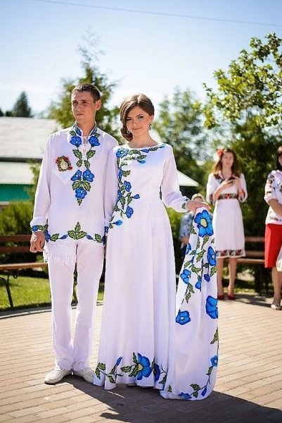 Свадебный наряд жениха и невесты в русском стиле