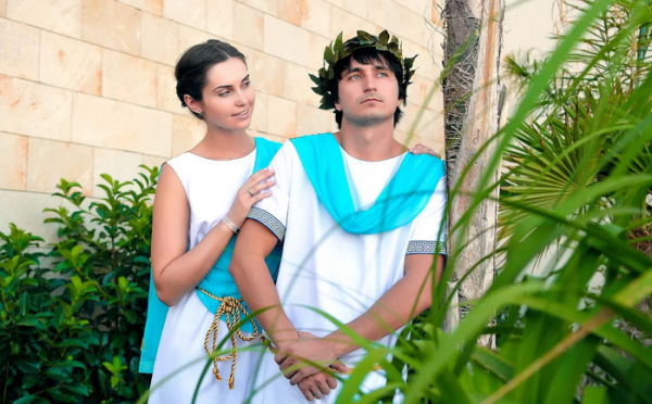 Свадьба в греческом стиле жених