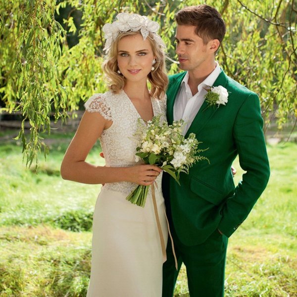 Жених и невеста в зеленом