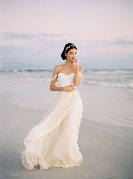 Свадебное платье для фотосессии на море