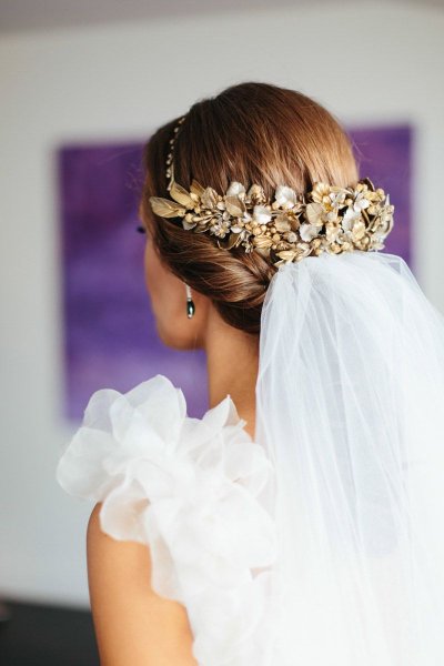 Свадебные украшения для волос с фатой