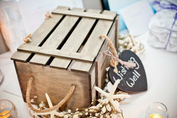 Ящик деревянный на свадьбе