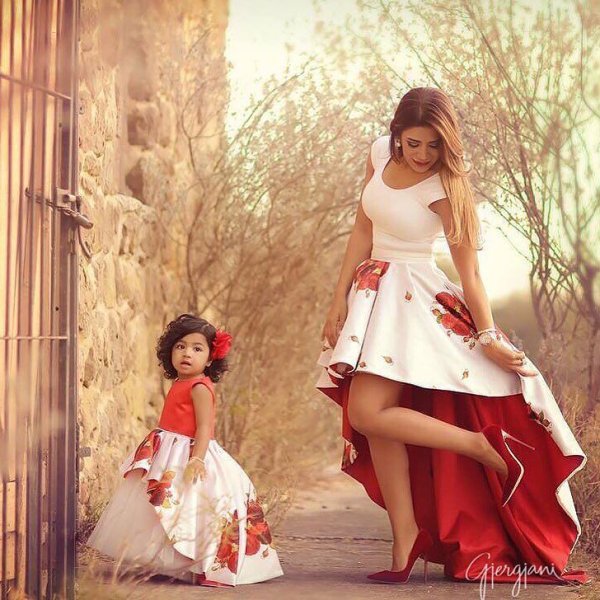 Фотосессия мама и дочка в вечерних платьях