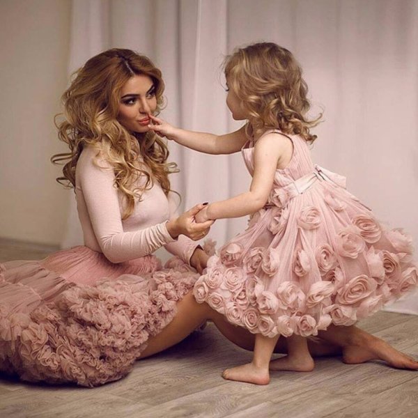 Шикарные платья мама и дочка