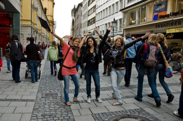 Германия люди на улицах