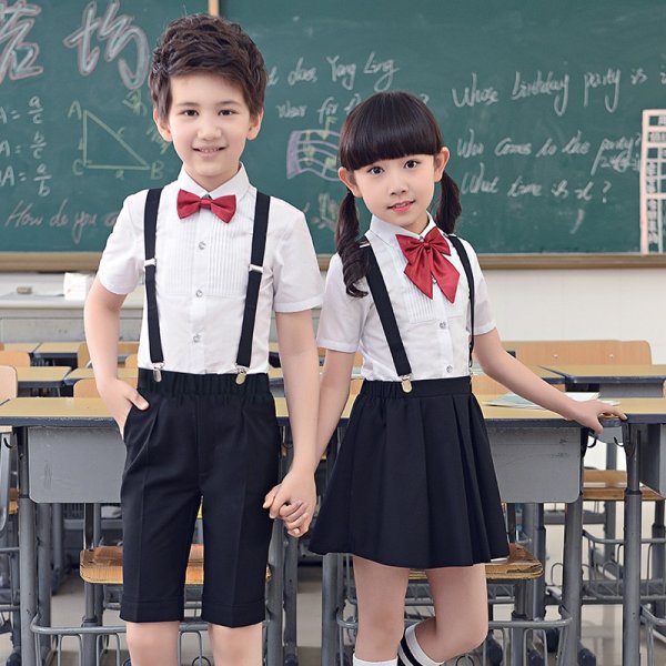 Мальчик и девочка в школьной форме