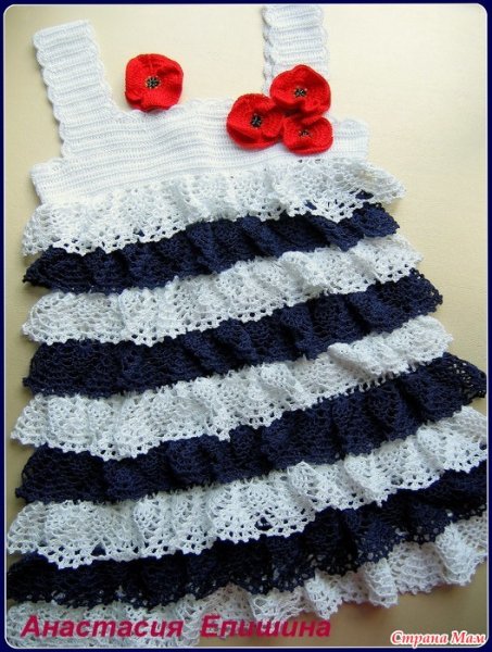 Детское вязаное платье в морском стиле