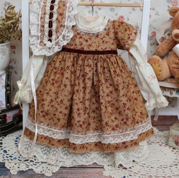 Платье для куклы в винтажном стиле