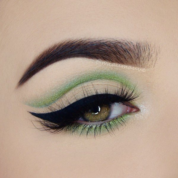 Легкий зеленый макияж
