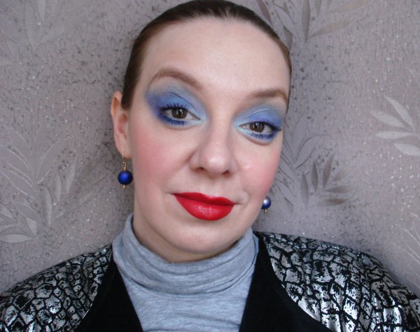 Ретро макияж с голубыми тенями