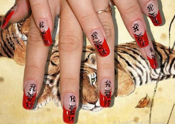 Китайский дракон на ногтях
