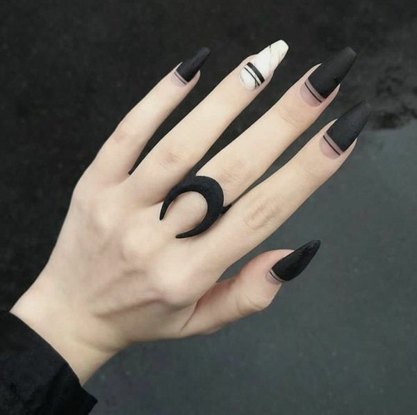 Черные матовые ногти