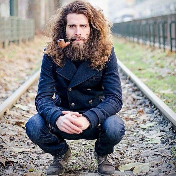 Длинная борода с кудрявыми волосами