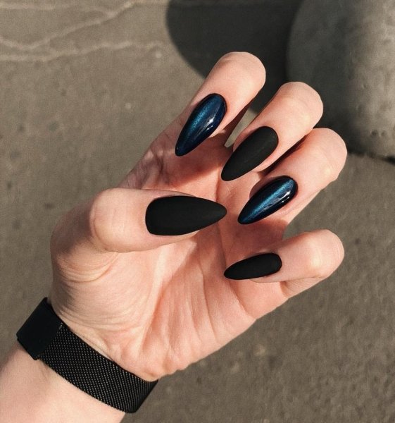 Черные матовые ногти
