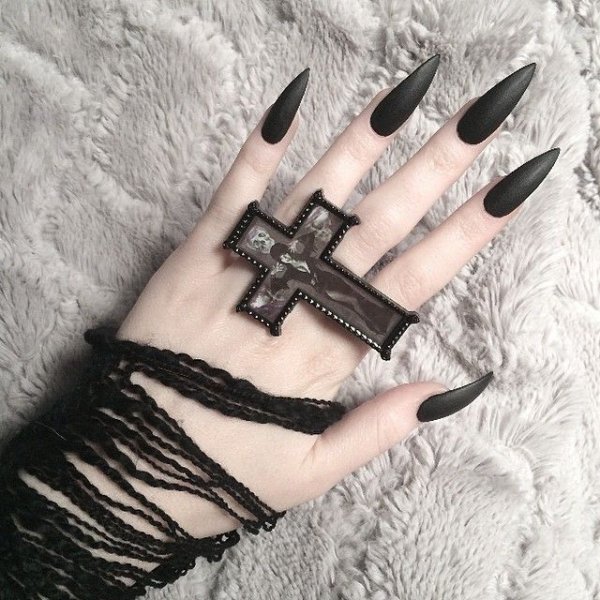 Черные готические длинные ногти