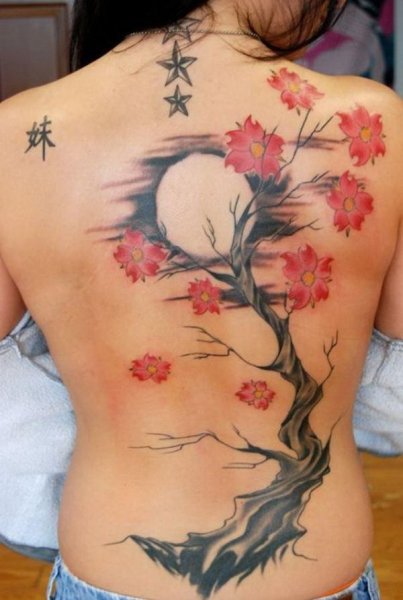 Татуировка Сакура на спине