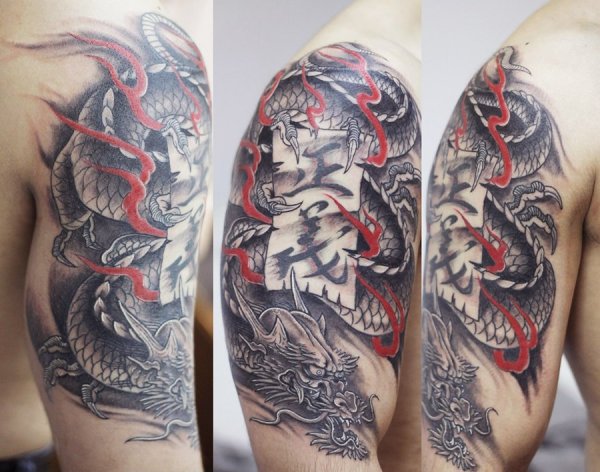 Тату дракон в японском стиле на плече
