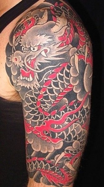 Японский дракон на плече