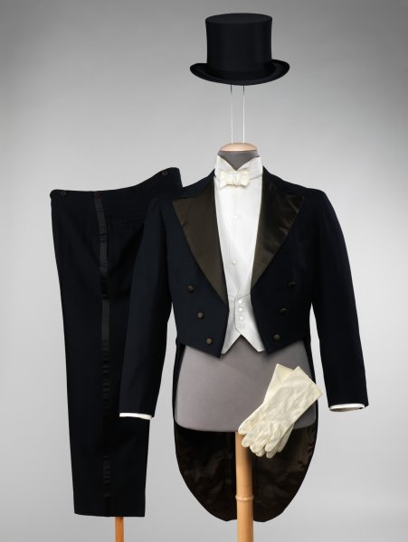 Мужской костюм на бал 18 века