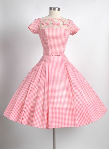 Розовое винтажное платье