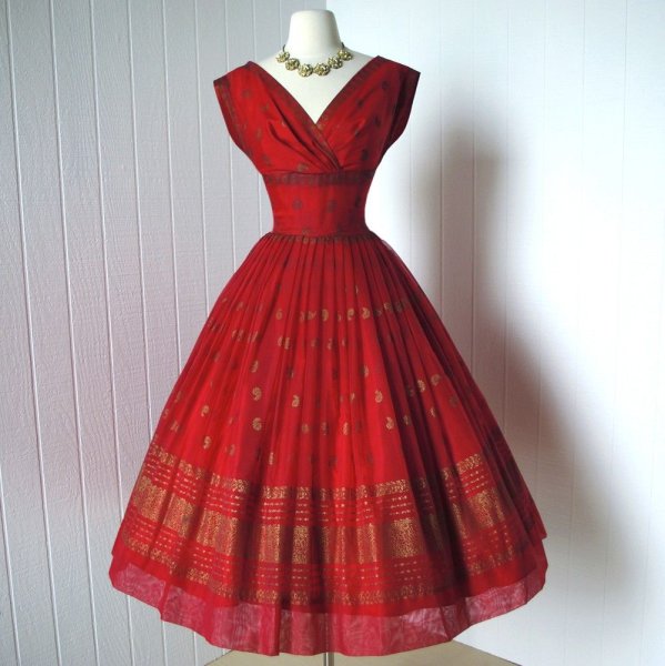 Красное винтажное платье