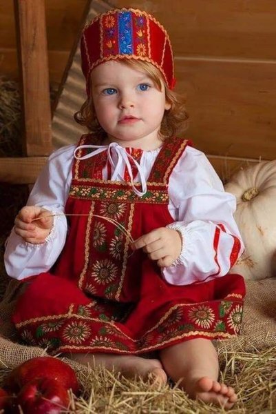 Малыши в русских народных костюмах