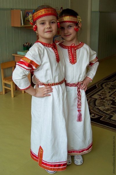 Традиционный национальный русский костюм для девочки